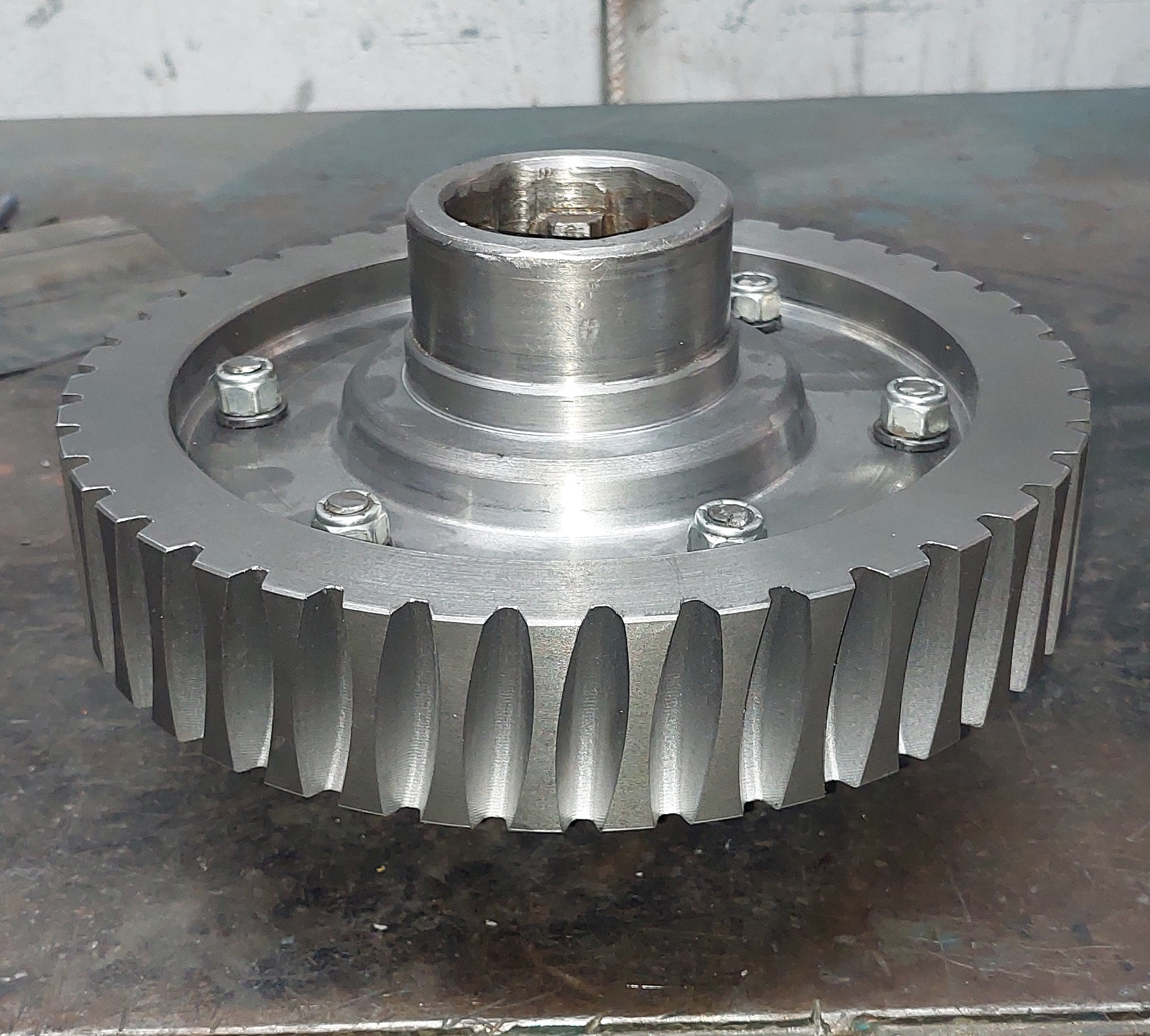 Corona dentada con cubo mecanizada para uso industrial