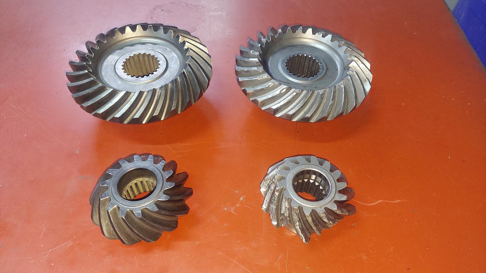 Engranajes cónicos helicoidales mecanizados para uso industrial