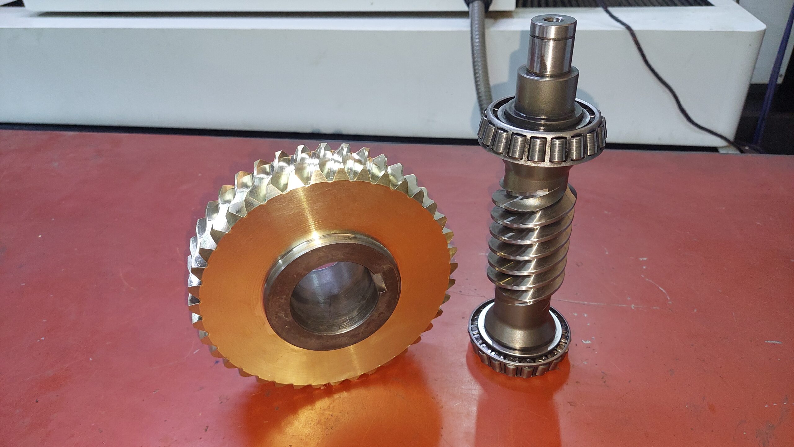 Corona y tornillo sinfín fabricados para transmisión mecánica