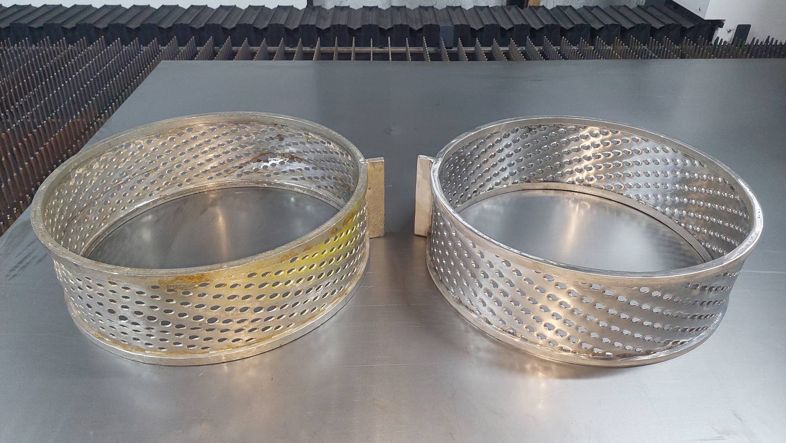 Componentes cilíndricos metálicos fabricados mediante servicio de soldadura