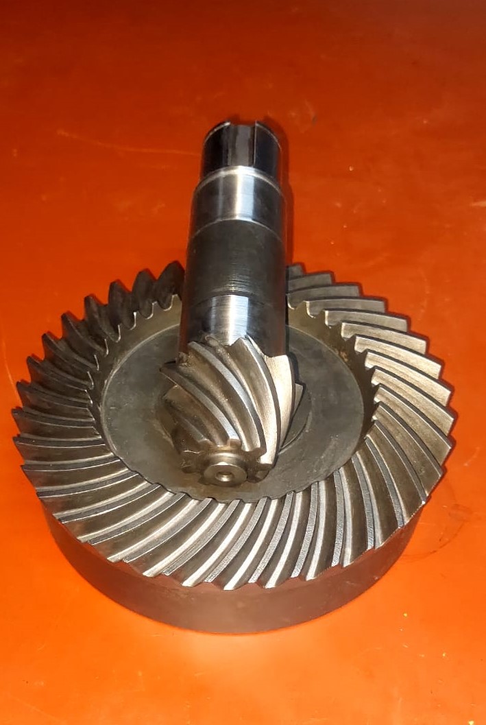Conjunto de piñón y engranaje cónico helicoidal mecanizado