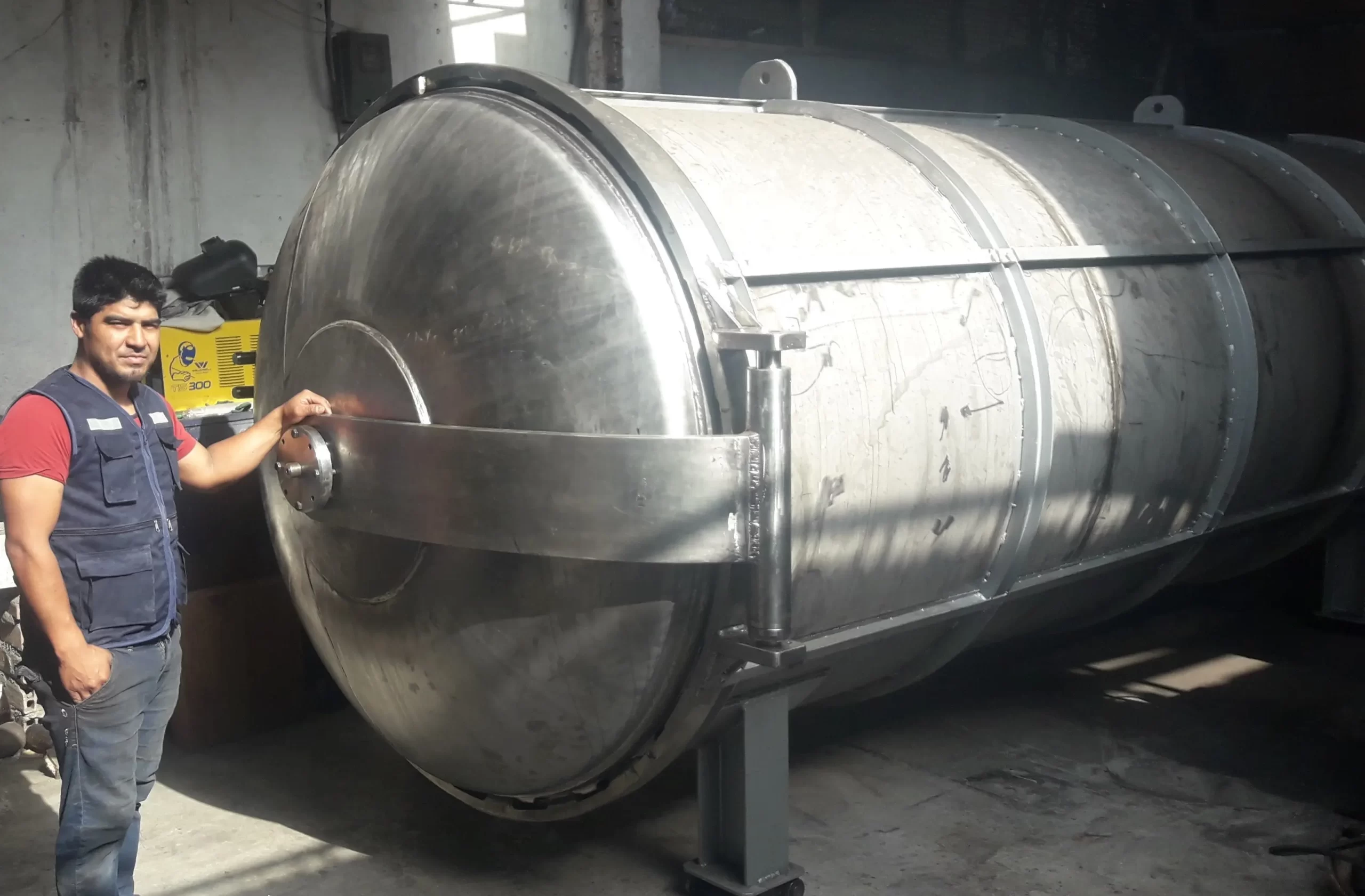 Fabricación de tanque cilíndrico industrial de gran capacidad