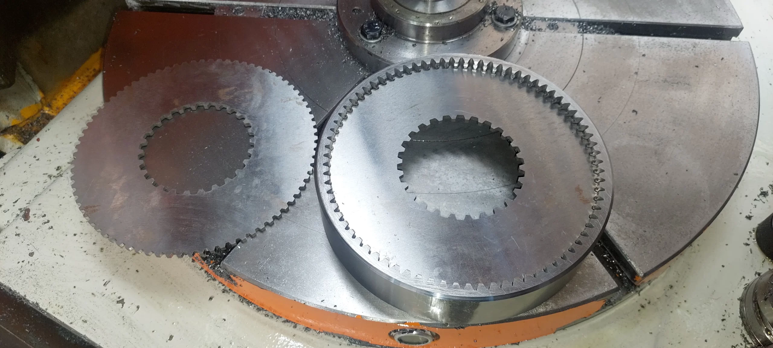 Engranajes de precisión fabricados mediante electroerosión por hilo