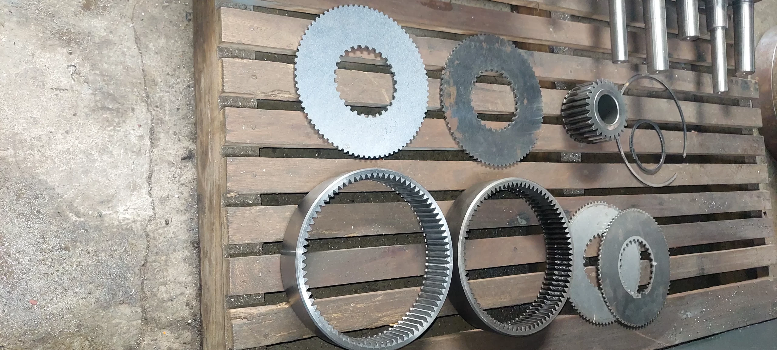 Anillos metálicos de precisión fabricados mediante corte por hilo