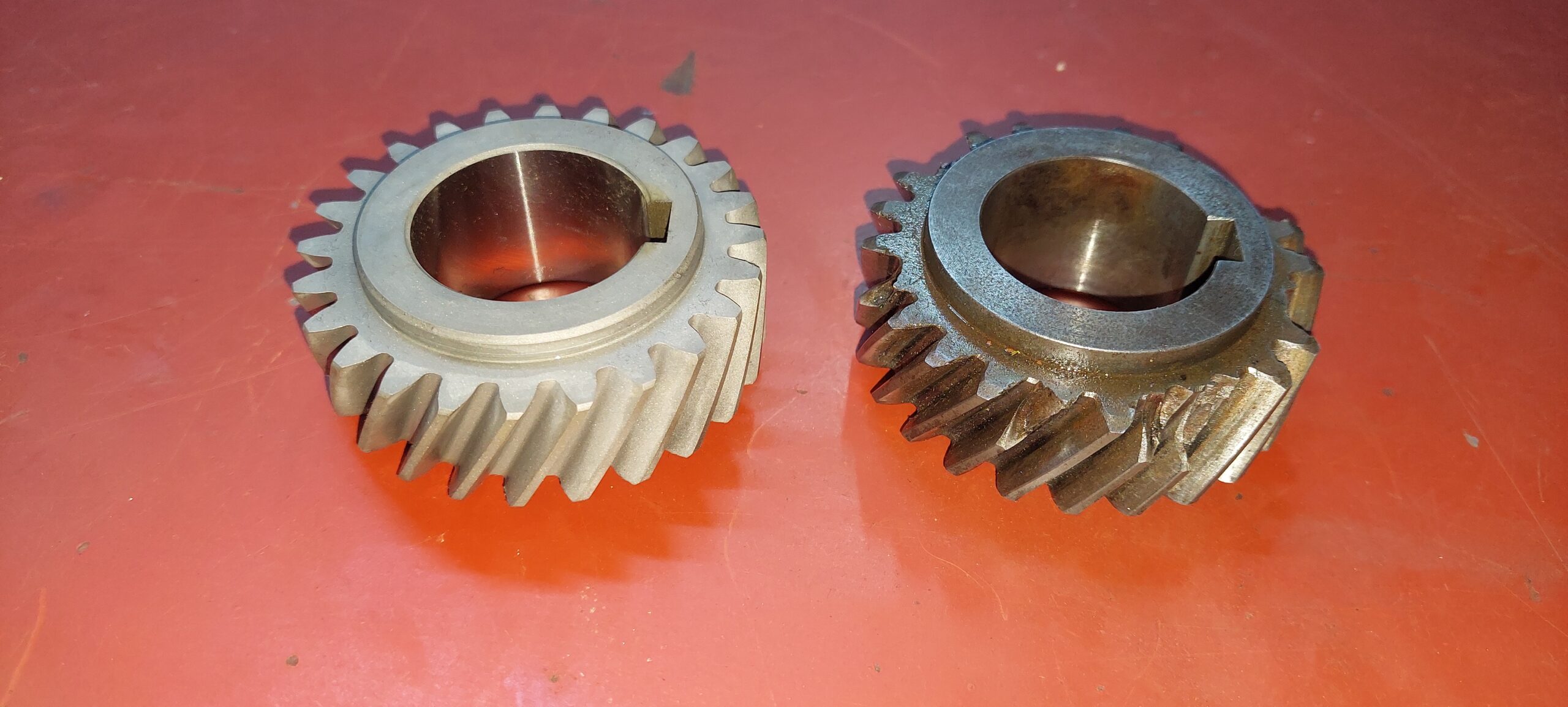 Piñones helicoidales mecanizados para maquinaria industrial