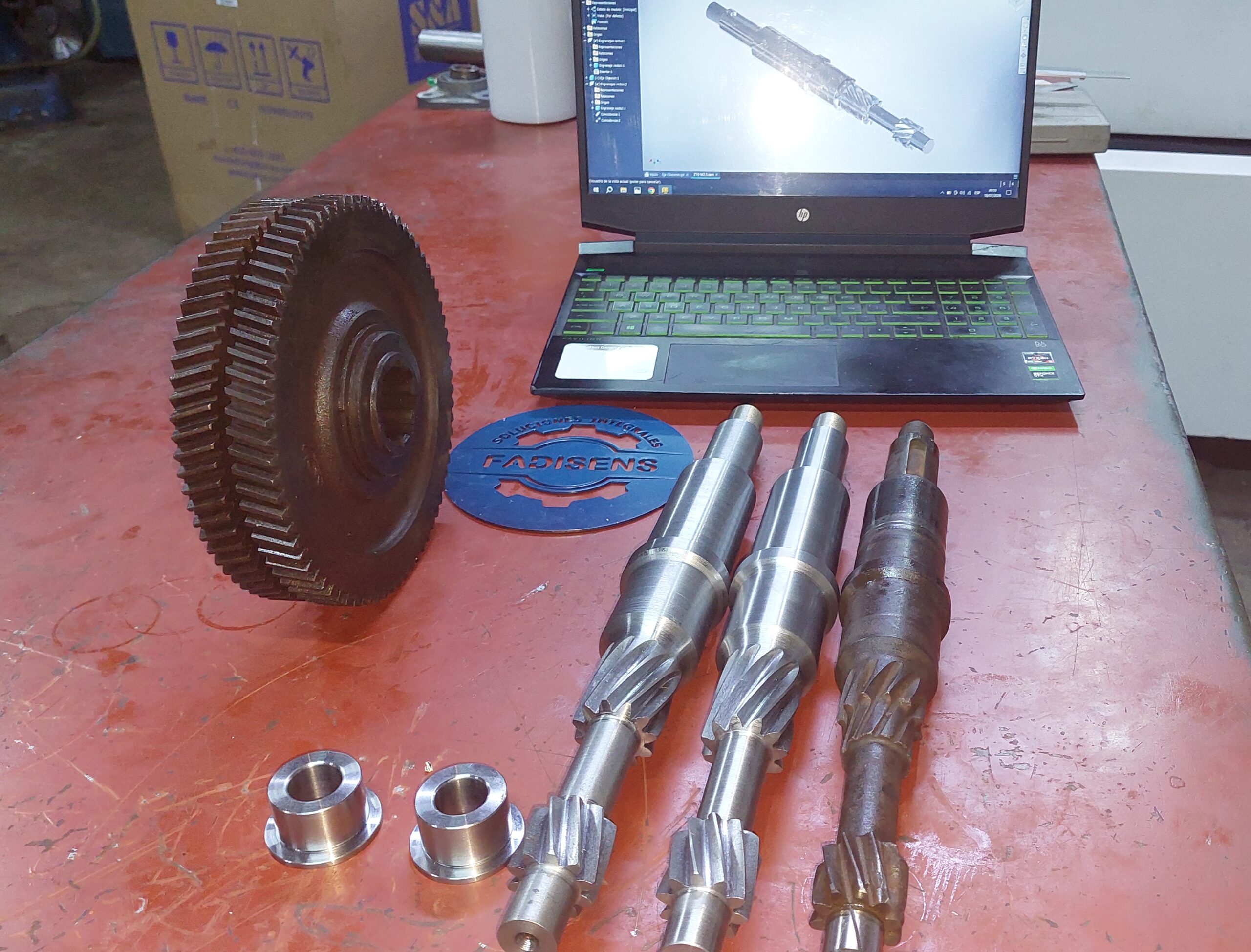 Engranaje helicoidal y ejes mecanizados para transmisión industrial